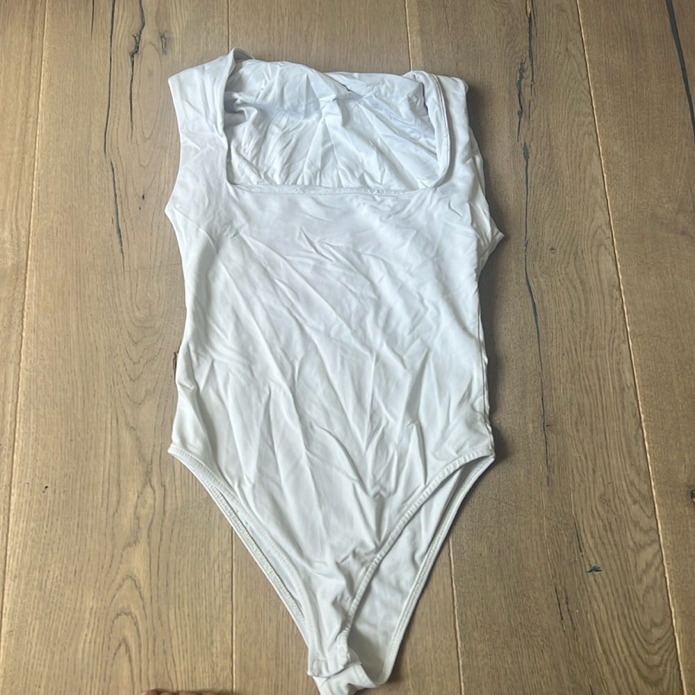 white zara women’s body suit